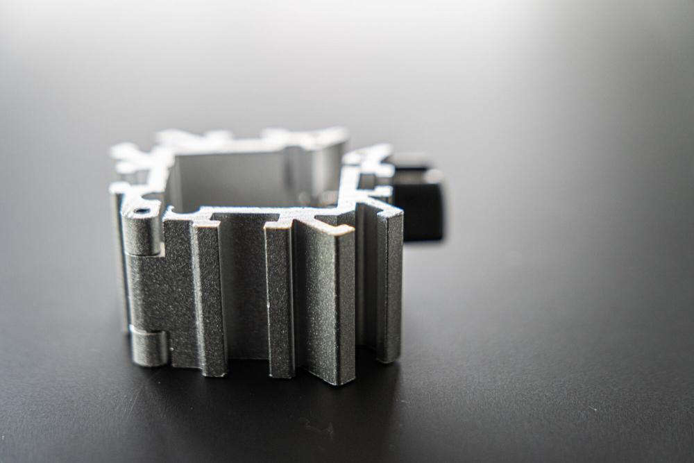 Tube demi-paroi de tente pliante et connecteur de table