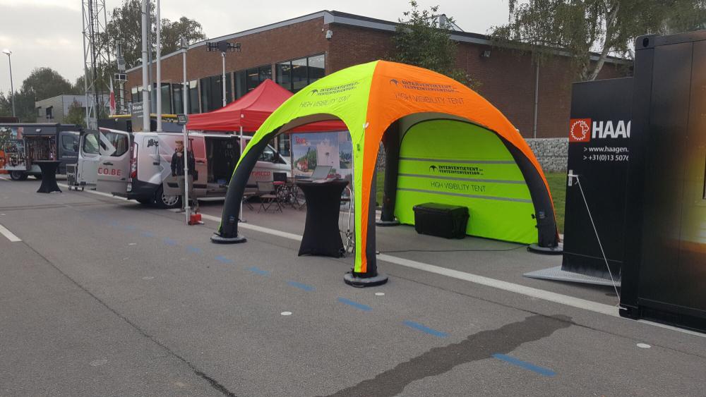 Tente gonflable Globe - 4x4m Structure noir - Toit imprimé