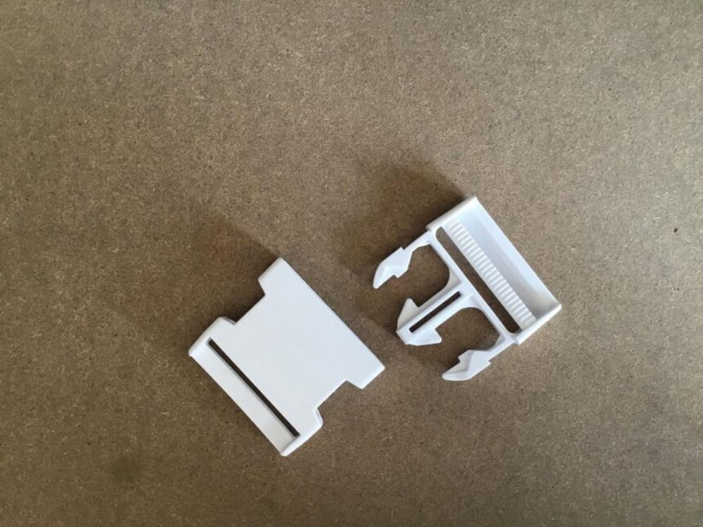 Plastic belt clip pagoda